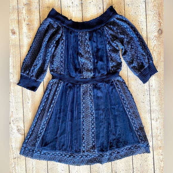 Alice + Olivia Pammy Navy Eyelet Lace Off Shoulder Mini Dress Size Med - Picture 3 of 7